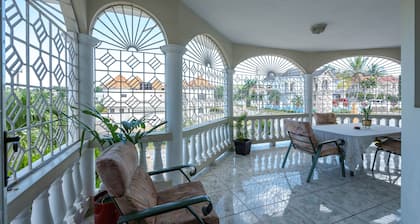 Leela's Manor