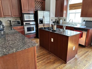 Private kitchen - Spacious 3/3.5 townhouse only 15 mins from Texas Medical Center (Houston)
