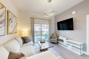 Stadtwohnung, 5 Schlafzimmer (Private Pool) | Wohnbereich | Fernseher