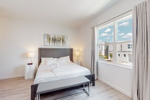 Iron/ironing board, free WiFi - The Azur Resort (Davenport)