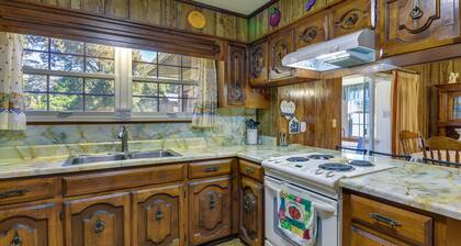 Vintage Chipley Getaway on Large Private Property