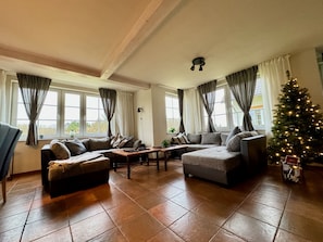 Smart-TV, Videospiele, DVD-Player, Stereoanlage