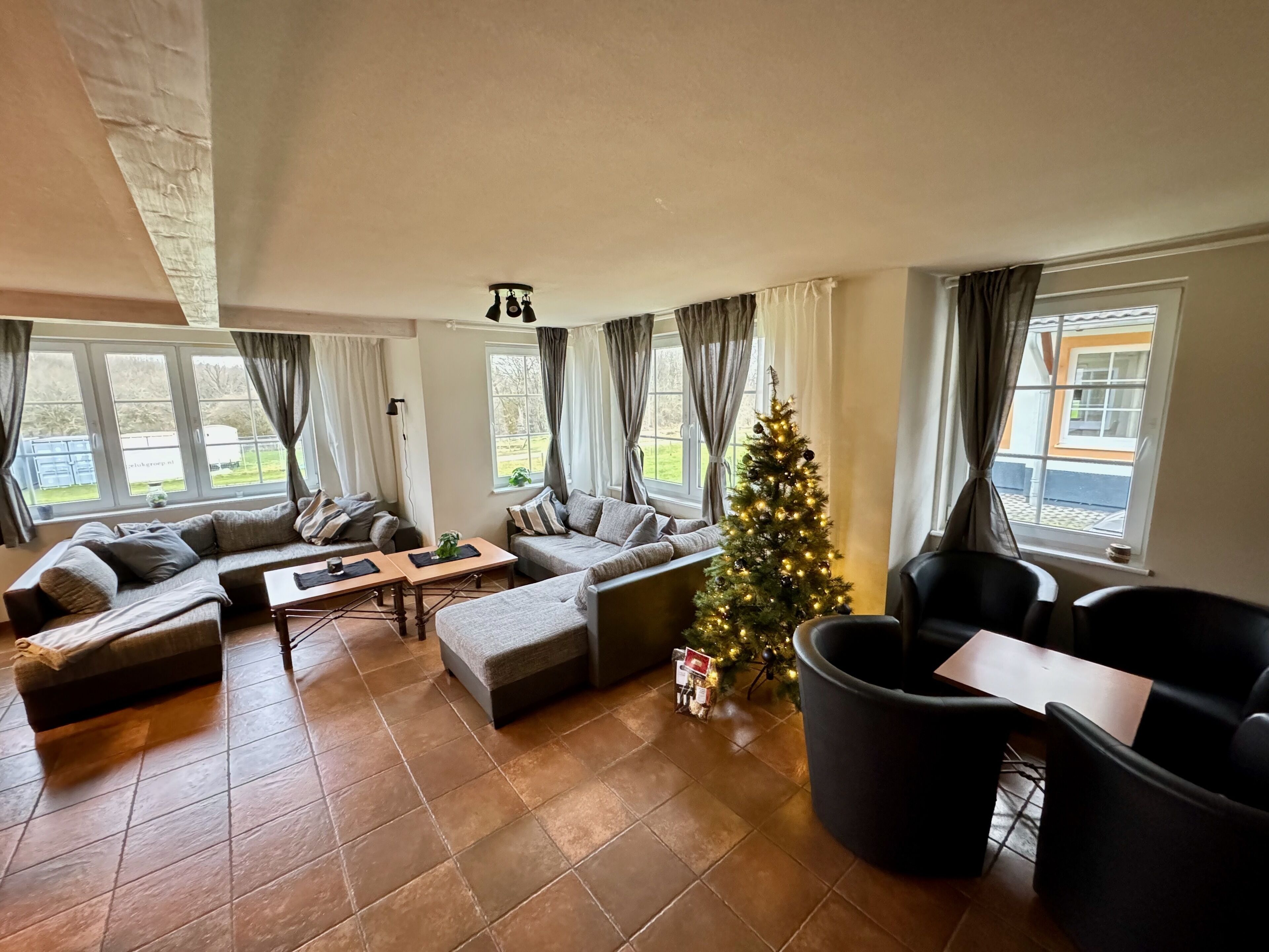 Smart-TV, Videospiele, DVD-Player, Stereoanlage