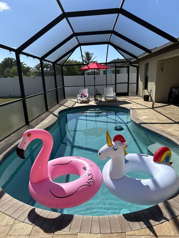 A heated pool - Come relax, restore and play at this calming fun retreat! Location! Pool, BBQ. (Cape Coral)