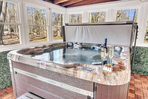 Indoor spa tub