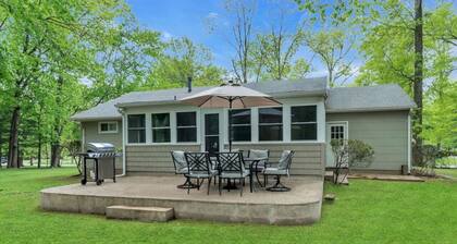 Fall Getaway with Hot Tub, Fire Pit and Games