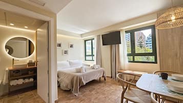 Iron/ironing board, free WiFi, bed sheets