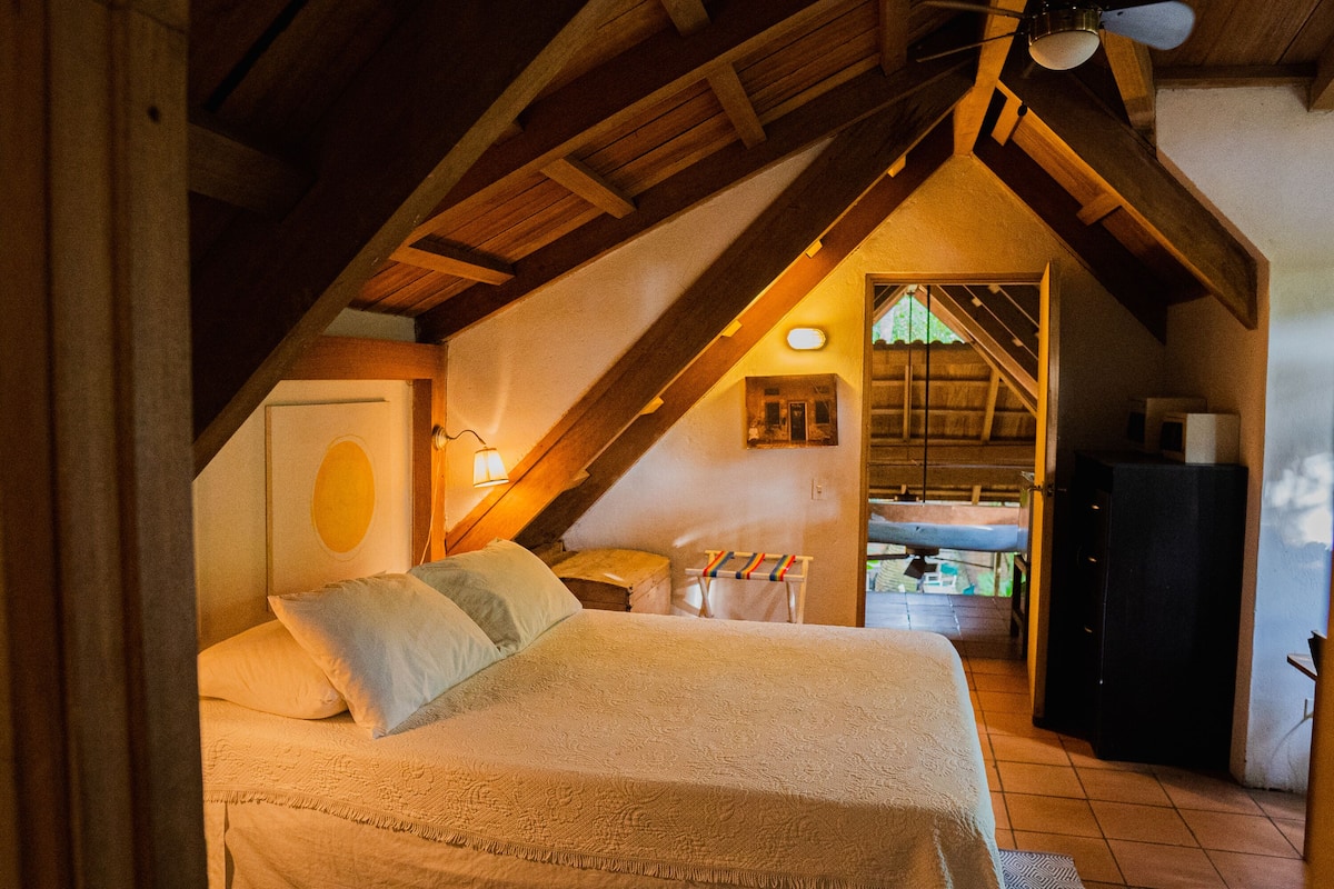 standard penthouse | individually decorated, individually furnished, free wifi, bed sheets