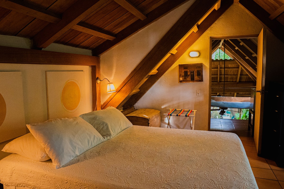 standard penthouse | individually decorated, individually furnished, free wifi, bed sheets