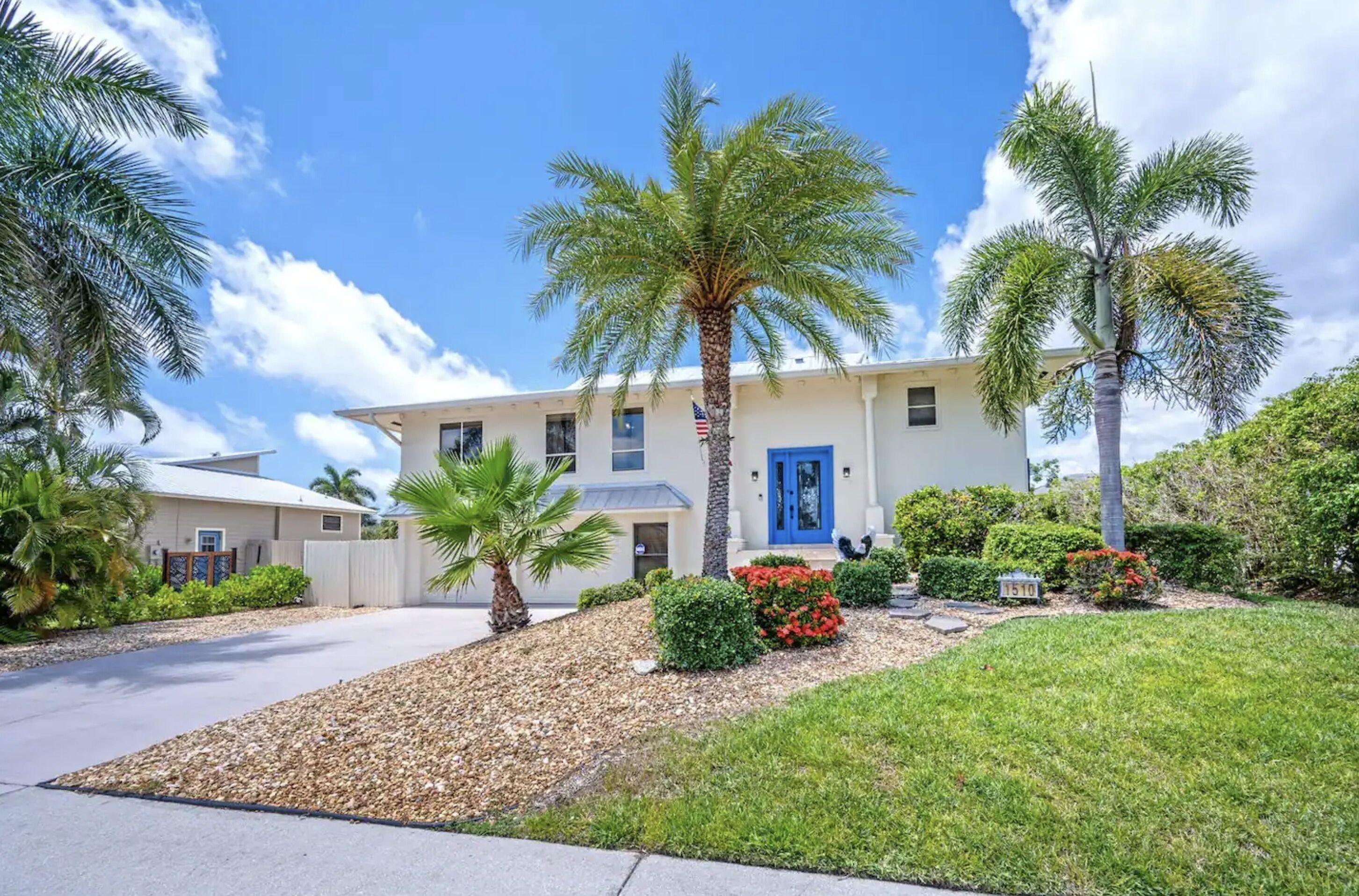 Beautiful Island Paradise Pool Home 5 bedrooms - 5 mins to Beach