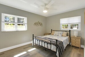 4 soverom, strykejern/-brett, wi-fi og sengetøy