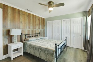 4 habitaciones, tabla de planchar con plancha, wifi y ropa de cama