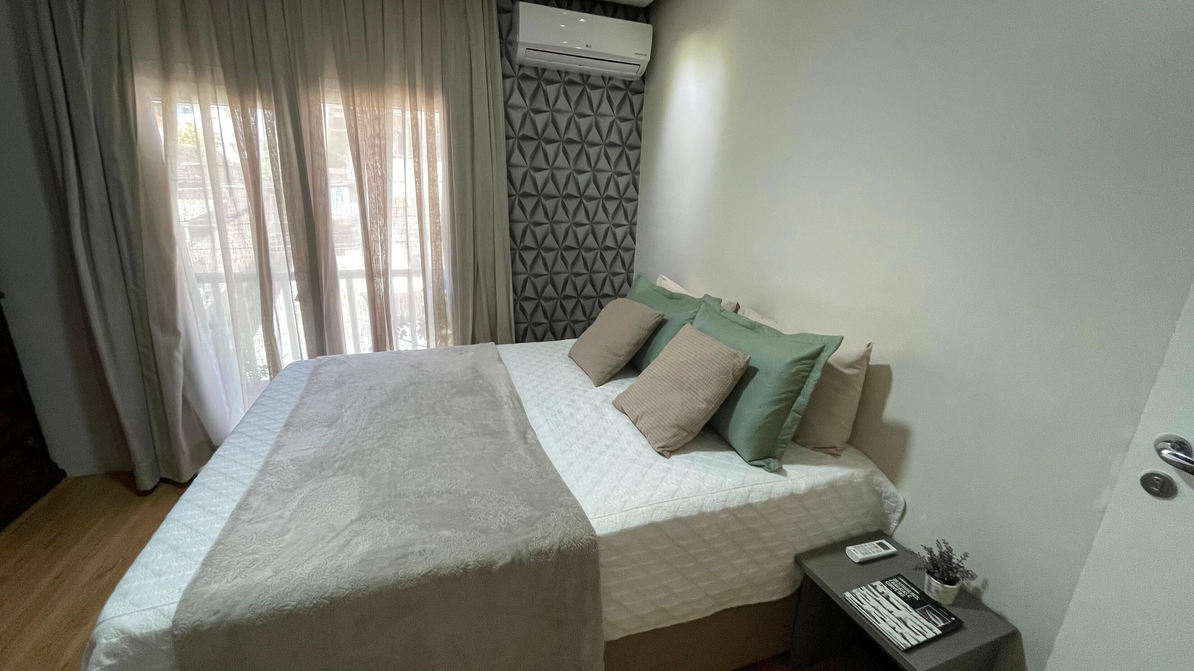 3 habitaciones, tabla de planchar con plancha, wifi y ropa de cama 