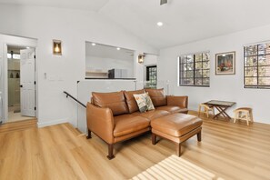 Smart-tv, pejs, bøger, computerskærme