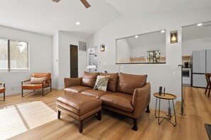 Smart-TV, peis, bøker og PC-skjermer