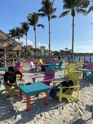 Property grounds - Waterfront Gem, kayak, fish, restaurants close by (Port Charlotte)