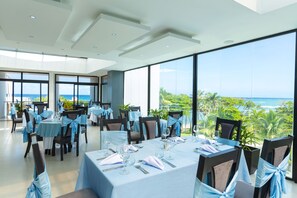 Dining - Skylyght Suites Hotel. breakfast included. 28% off on restaurant and bar  (Puerto Plata)