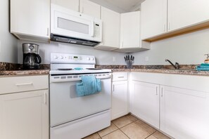 Coffee/tea maker, fridge, microwave, oven