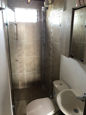 Family Cabin | Bathroom