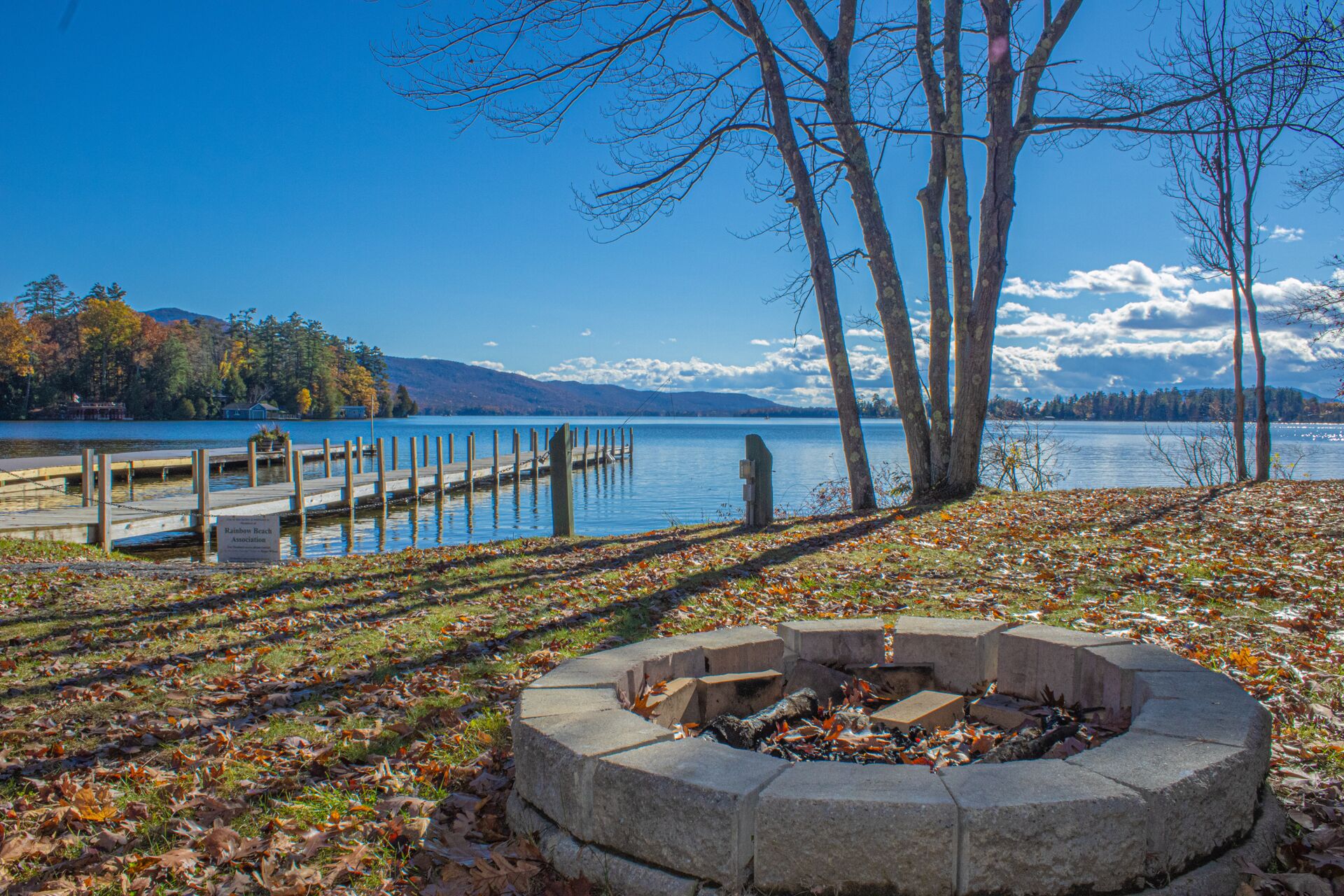 The Knot Hole - Log Cabin and Boat Slip on Lake George