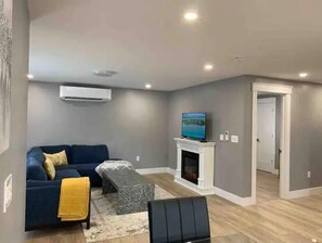Smart TV, fireplace