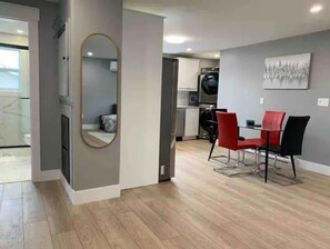 3 bedrooms, desk, WiFi