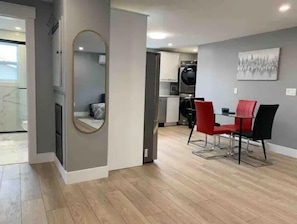 3 bedrooms, desk, WiFi
