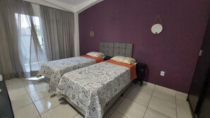 Apartamento básico | Escrivaninha, ferros/tábuas de passar roupa, Wi-Fi de cortesia