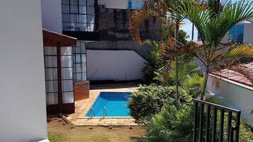 Apartamento básico | Piscina | Piscina externa, funciona das 9h às 18h, espreguiçadeiras