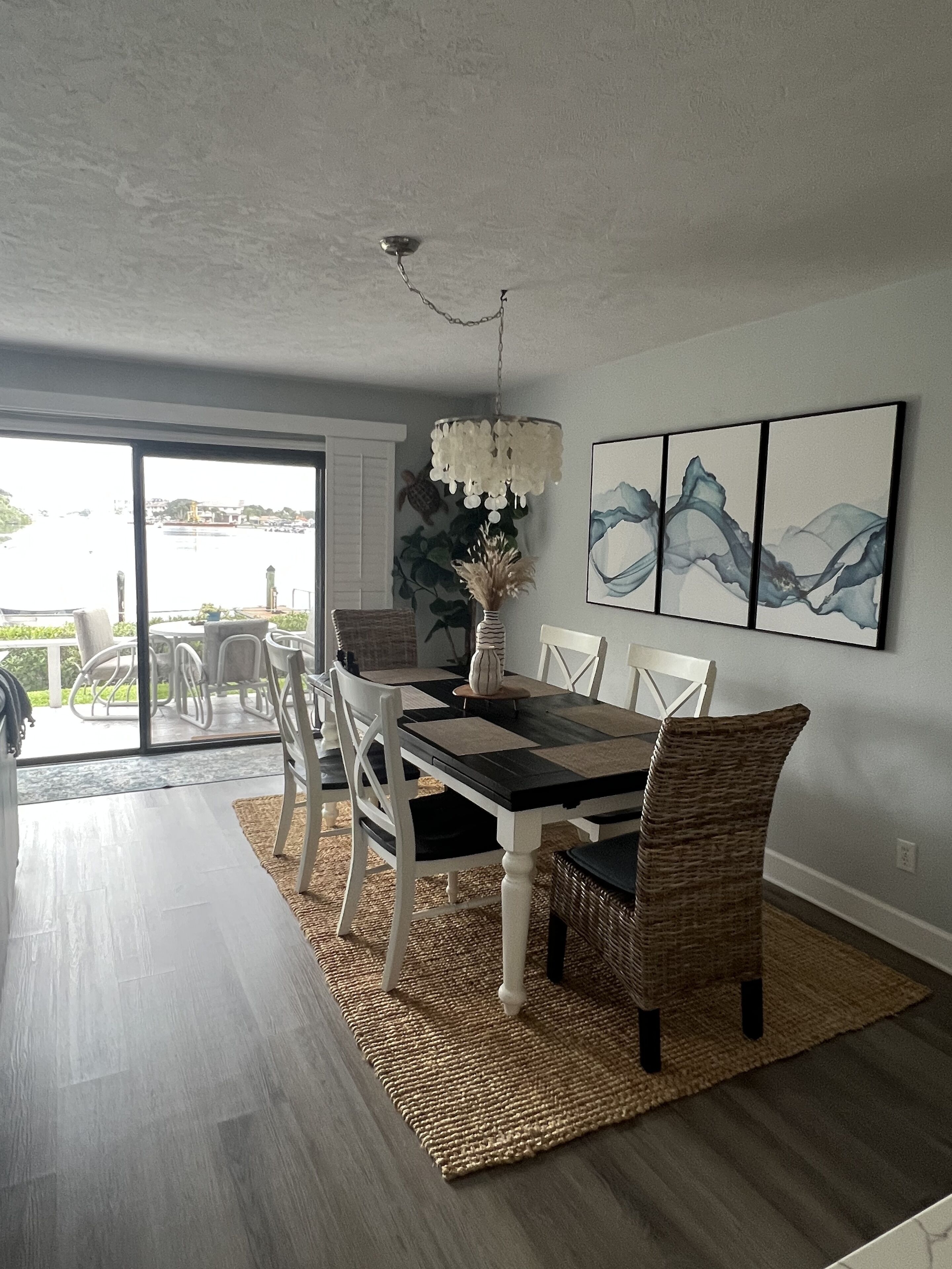 Sunshine Villa in New Smyrna Beach...minutes from Beach!