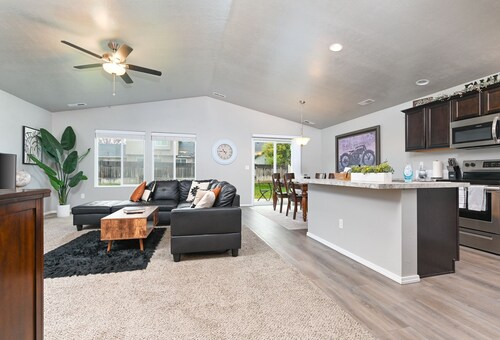 Comfortable 3 bed 2 bath home in Nampa - Sleeps 6