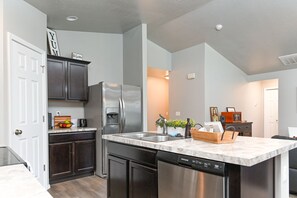 Private kitchen - Comfortable 3 bed 2 bath home in Nampa - Sleeps 6 (Nampa)