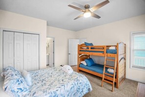 3 bedrooms, iron/ironing board, free WiFi, bed sheets