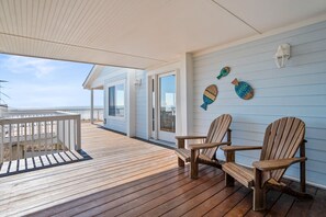Terrace/patio - 446 Tarpon Blvd - New to VRBO! Resort Access Included! (Fripp Island)