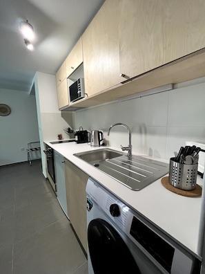 Deluxe Studio (Studio 202) | Shared kitchen