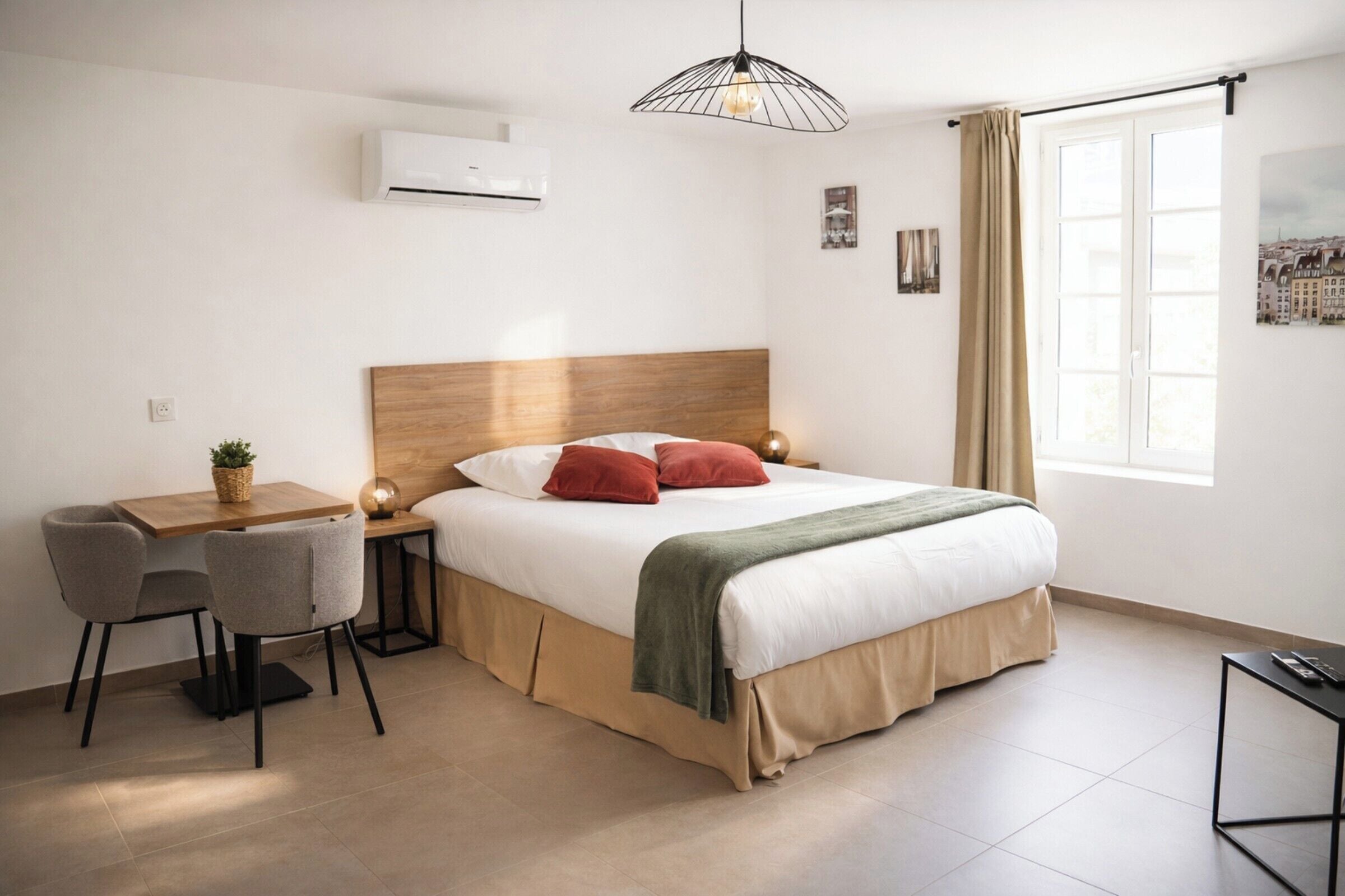 Duplex elite (studio 102) | Cofres nos quartos, cortinas blackout, quartos à prova de som