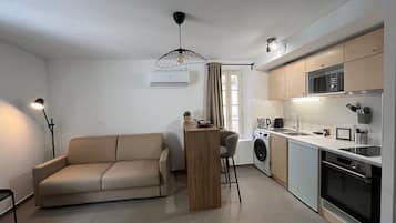 In-room safe, blackout curtains, soundproofing, iron/ironing board