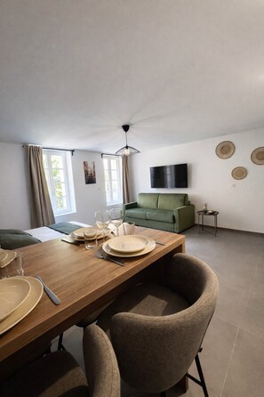 Premier Apartment (Studio 202) | In-room safe, blackout curtains, soundproofing, iron/ironing board