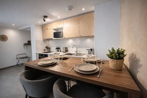 Apartemen Premier (Studio 202) | Brankas, tirai kedap cahaya, kedap suara, dan setrika/meja setrika