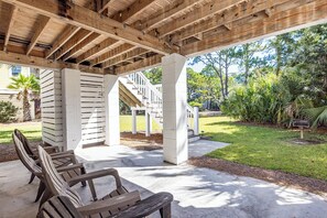 Terrace/patio - 271 Deer Lake Drive - New to VRBO! Resort Access Included! Golf Cart Included! (Fripp Island)