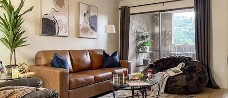 Een smart-tv en een open haard