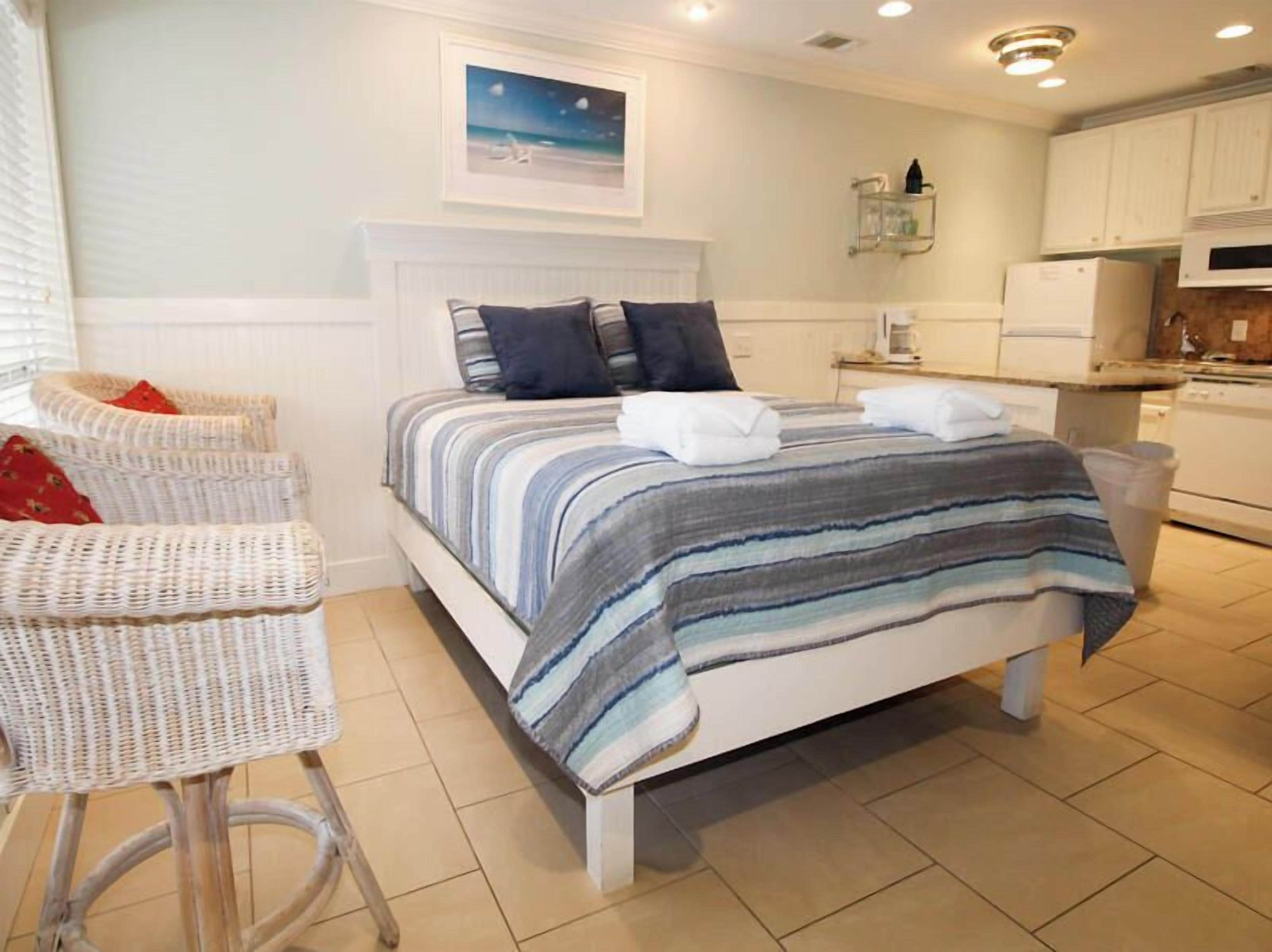 Iron/ironing board, free WiFi, bed sheets