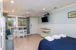 Free WiFi, bed sheets