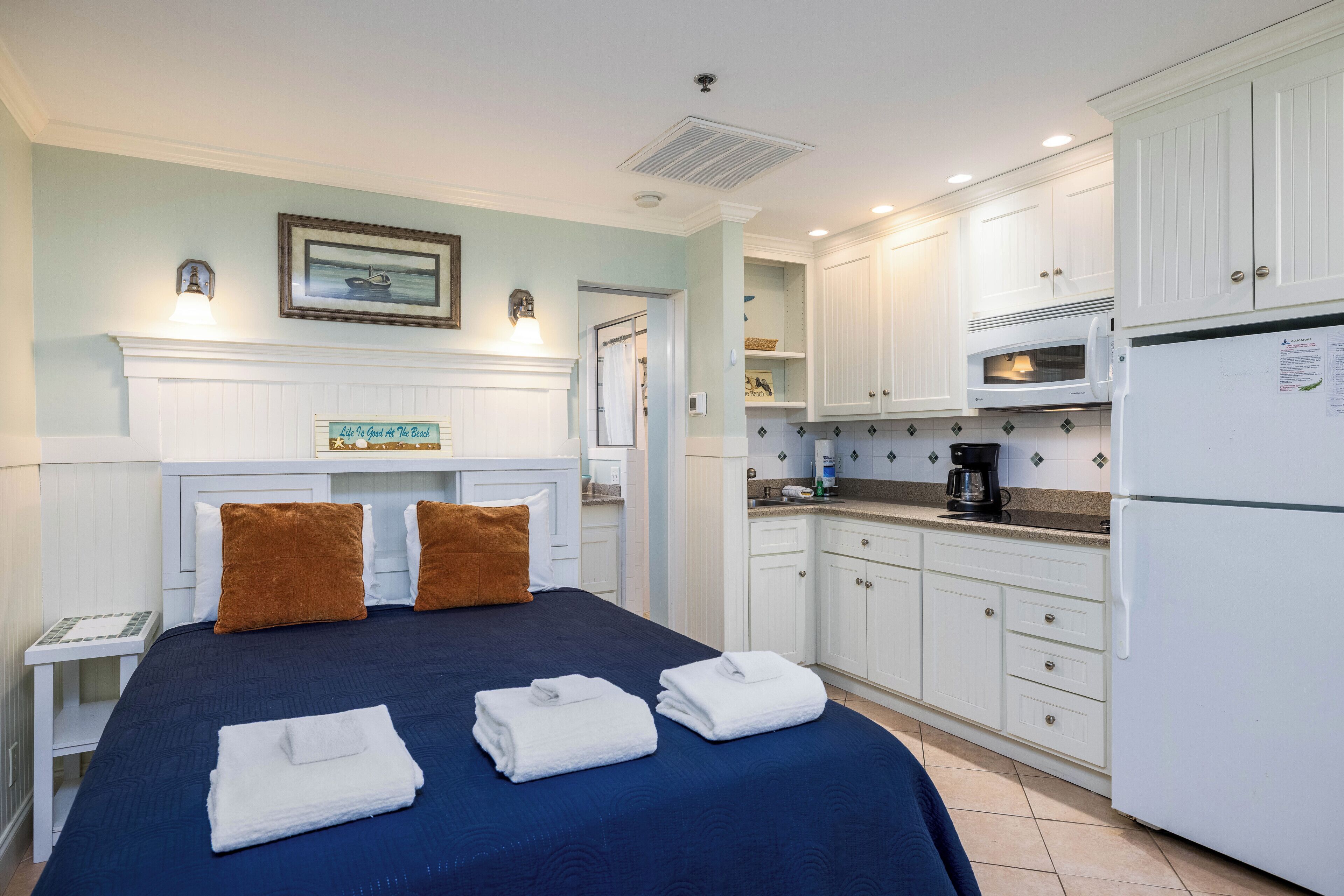 Free WiFi, bed sheets