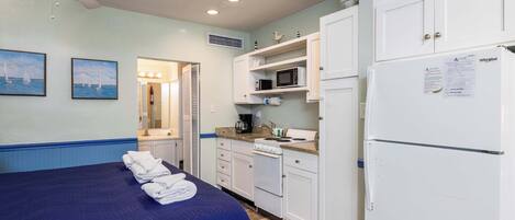 WiFi (無料)、ベッドシーツ