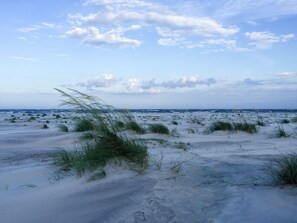 Beach nearby - 221 Tennis Villa - New to VRBO! Resort Access Included! (Fripp Island)