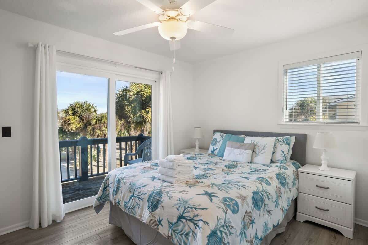 6 bedrooms, iron/ironing board, free WiFi, bed sheets