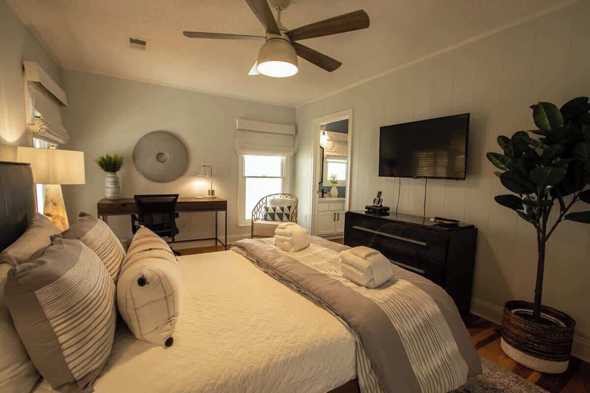 4 bedrooms, iron/ironing board, free WiFi, bed sheets