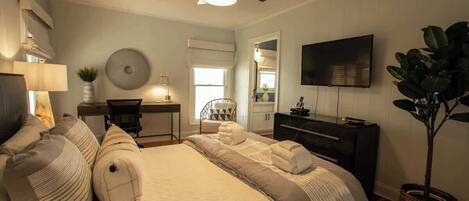 4 bedrooms, iron/ironing board, free WiFi, bed sheets