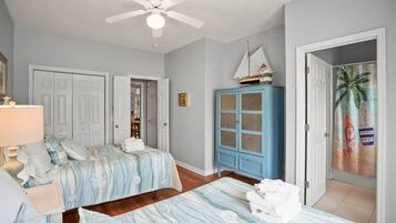 4 室のベッドルーム、アイロン / アイロン台、WiFi (無料)、ベッドシーツ